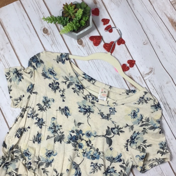 7th Ray Tops - Last one! Floral tie knot tee sz S and M NWT